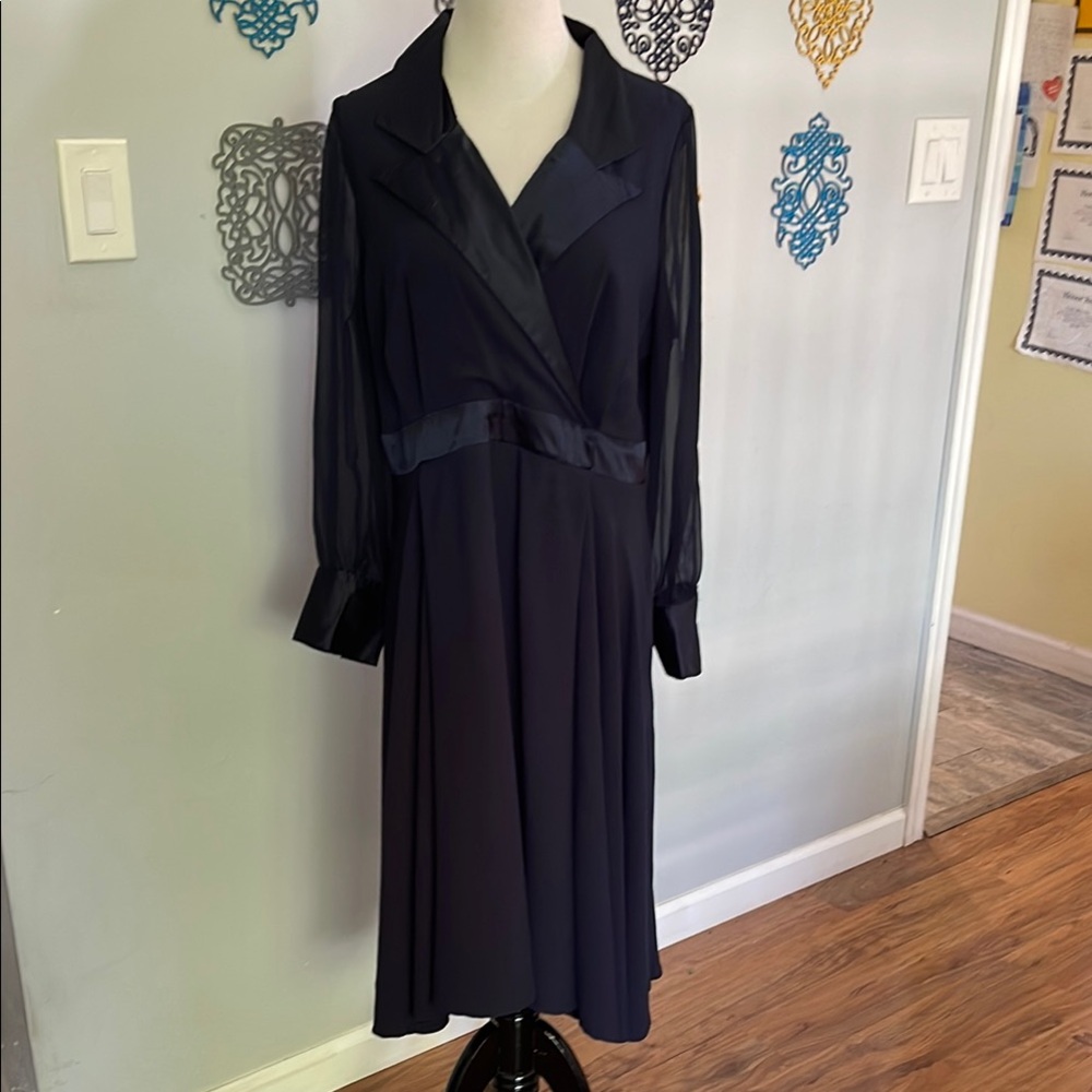 Elegant Blue Wrap Dress with Notched Satin Collar